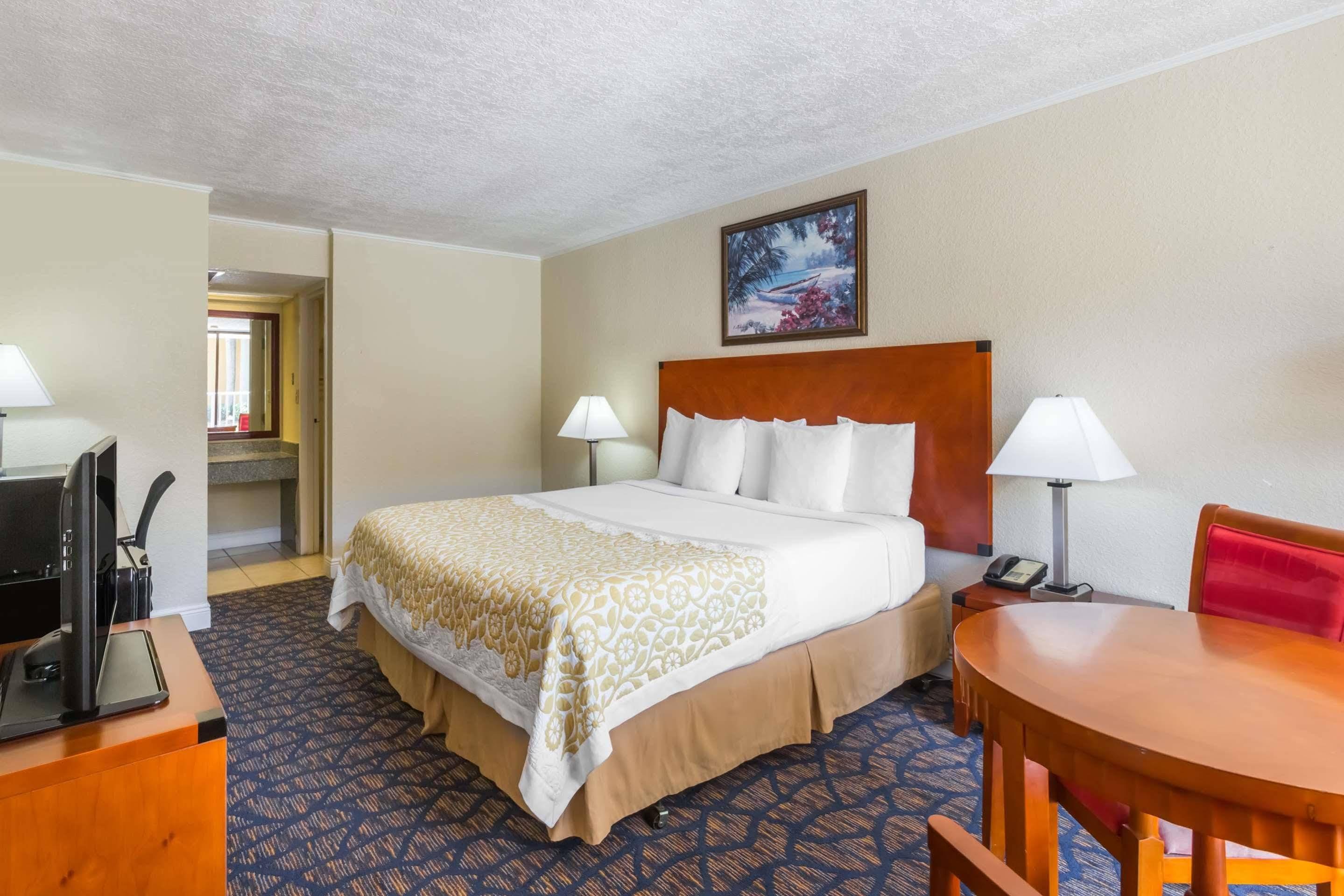 Days Inn & Suites By Wyndham Clermont Eksteriør bilde