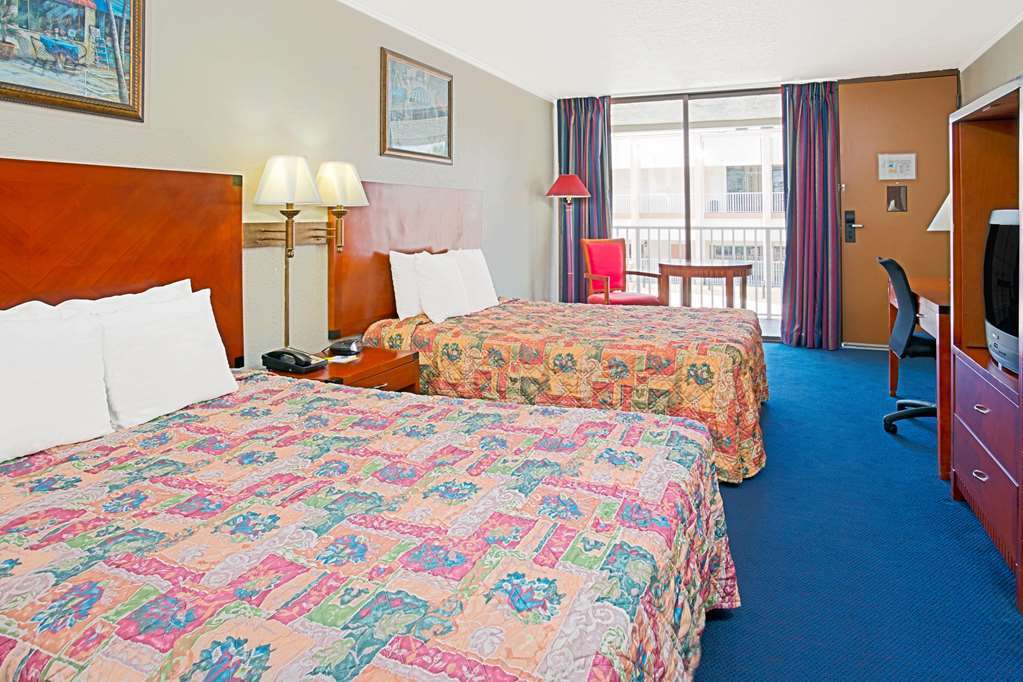 Days Inn & Suites By Wyndham Clermont Rom bilde