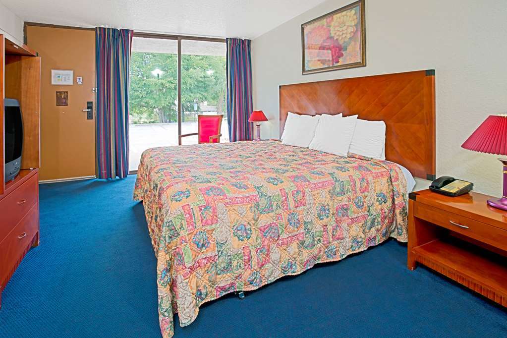 Days Inn & Suites By Wyndham Clermont Rom bilde
